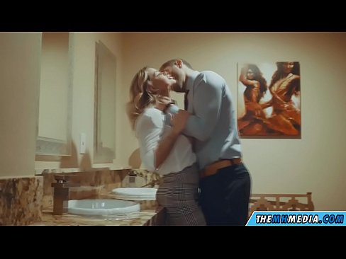 ❤️ وقتی یک بلوند بی تنه شما را در یک دستشویی عمومی اغوا می کند ️ پورنو در fa.vegasservice.ru ❌️❤